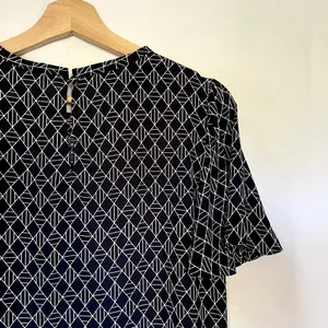 Ann Taylor flutter sleeve black white‎ geometric patterned women's size small thumbnail 6