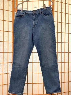 Lee Straight Leg Jeans in Blue Denim Relaxed Fit Size 14 Short thumbnail 1
