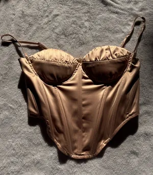 PRETTYLITTLETHING GOLD STRUCTURED SATIN SPLIT HEM HALTERNECK CORSET TOP size 6 thumbnail 1