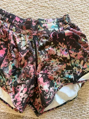 Lululemon Hotty Hot Short Stencil Blossom Red Multi Sheer Swift Ultra Light thumbnail 6