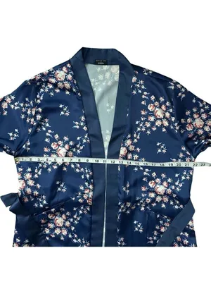 Morgan Lane x FabFitFun Allie Floral Satin Robe Navy Size Small Medium thumbnail 7