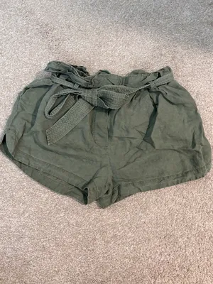 FRAME Denim Paperbag Pocket High Rise Linen Blend Shorts Army Green thumbnail 3