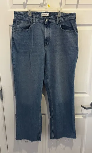 Abercrombie & Fitch Women’s High Rise 90s Relaxed Medium Wash Jeans thumbnail 1