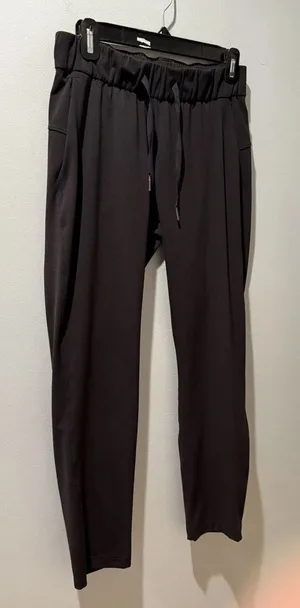 Lululemon On The Fly Pants Brown Straight Leg Stretch Travel Pant Women’s Size 4 thumbnail 1