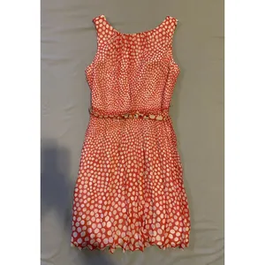 $348 Anthropologie Trina Turk 8 Millicent Dress Red/Orange Polka Dots Pleated thumbnail 3