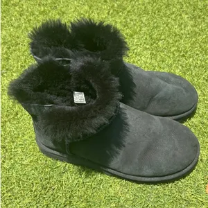UGG Mini Bailey Button Black Suede Sheepskin‎ Ankle Boots Womens 8 thumbnail 3