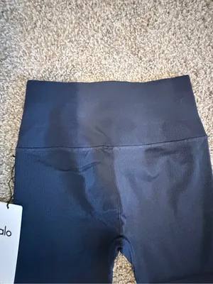Alo seamless ribbed favorite shorts 5" inseam size xs in navy NWT thumbnail 9