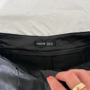 SHEIN Petite faux leather cuffed shorts // never worn // XS PETITE thumbnail 3