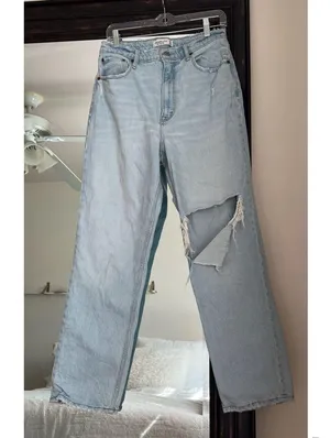 Abercrombie & Fitch The 90s Straight Ulta High Rise Jeans size 30 / 10 thumbnail 1