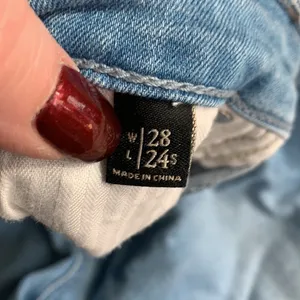 Abercrombie and Fitch signature cropped collection jeans thumbnail 3