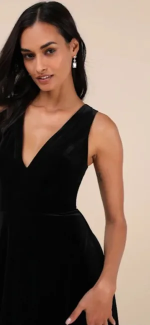 LULU's Prom Wedding Sexy Sophisticated Romantic Elegant Holiday FlowyVelvet Maxi thumbnail 1