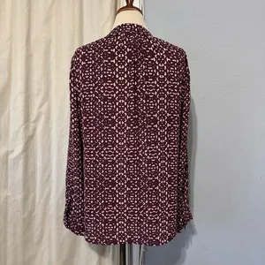 Ivanka Trump Burgandy Dressy LS Blouse Women’s L Half Clasp Button Office‎ Wear thumbnail 5