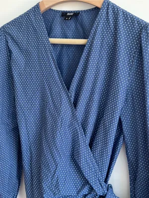 PAIGE Aeldra Wrap Top Blue White Dot Print Long Sleeve Blouse Size M thumbnail 5