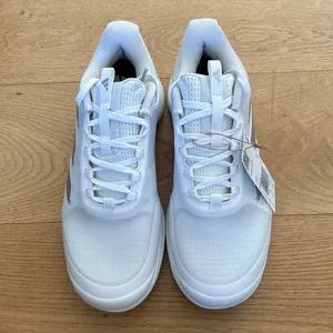Adidas - Avacourt 2 Tennis Sneakers in White thumbnail 5