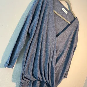 Abercrombie & Fitch Gray Wide V-Neck Sweater with Wrap Design SZ XS Long Sleeve thumbnail 4