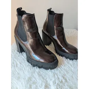 GBG by Guess Women's 6 Burgundy Glossy Platform Chunky Heel Combat Boot EUC thumbnail 2