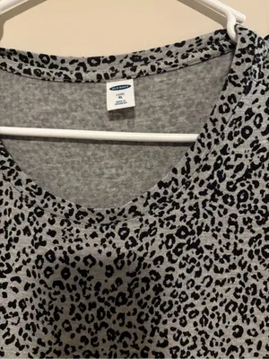 Old Navy Black and Gray Leopard Print Short Sleeve Tee thumbnail 2
