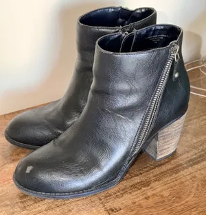 Black Side Zip Ankle‎ Boots Womens 8 Stacked Heel Casual Booties Boho Chic Indie thumbnail 1