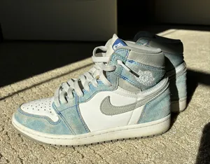 Air Jordan 1 Retro High Og Hyper Royal thumbnail 2
