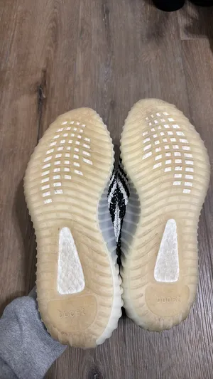 Adidas Zebra Yeezys thumbnail 8