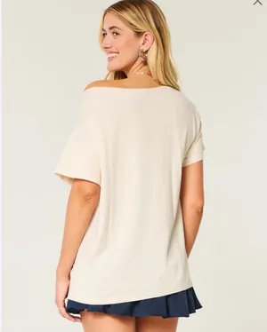 Hollister Oversized Off-Shoulder Graphic Tee thumbnail 3