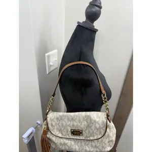 Michael Kors White Jet Set Item Signature Medium Tassel Flip Top Shoulder Bag thumbnail 3