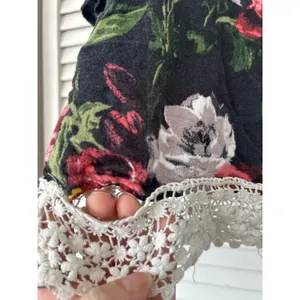 Abercrombie & Fitch Black Floral Lace Trim Crop‎ Top Short Sleeve Womens S *hole thumbnail 4
