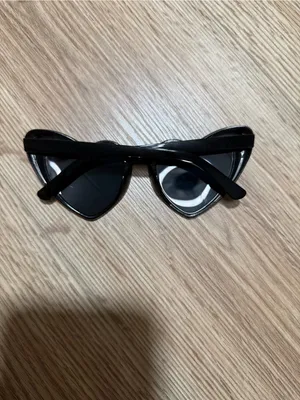 Heart-Shaped Women's Sunglasses in Black‎ thumbnail 3
