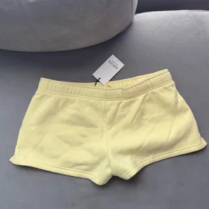 Aritzia Cozy Sweatfleece Boyfriend Lo-Rise Mini Short Lemonade S thumbnail 4