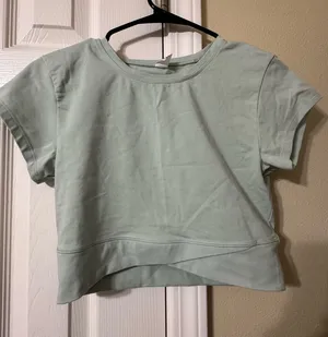 Old Navy Active Workout top thumbnail 1