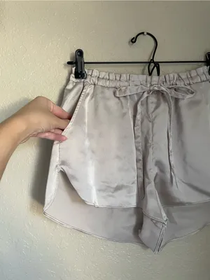 Abercrombie & Fitch Satin Sleep Shorts Size S Champagne Cream Flowy Fluttery thumbnail 5