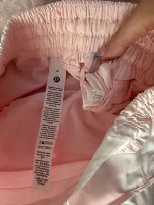 Hotty Lululemon Hot 2.5" High-Rise Shorts Strawberry Milkshake thumbnail 4
