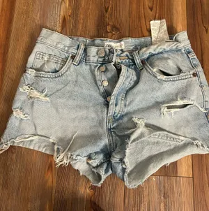 ZARA Shorts Jean thumbnail 1