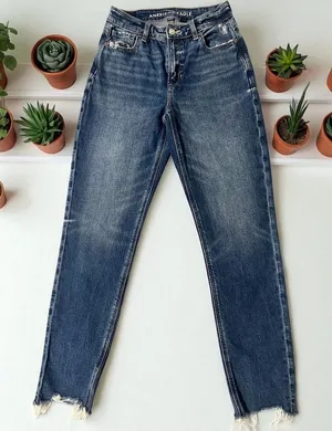 AMERICAN EAGLE Mom’s‎ Jeans Distressed Hem High Rise Vintage Wash Denim Size 0 thumbnail 1