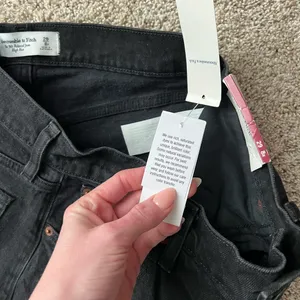 Abercrombie & Fitch ‘90’s Relaxed High Rise Jeans thumbnail 4