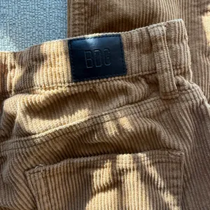 BDG Brown Corduroy Straight Leg Pants‎ thumbnail 4