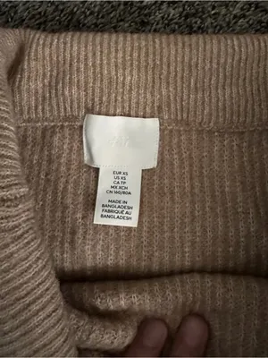 H&M Off-the-Shoulder Sweater Size XS 0526 thumbnail 2
