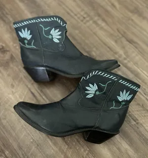 Code West Ankle Cowgirl Boots W/Floral Design Size 9 Women’s - Leather Boots thumbnail 1
