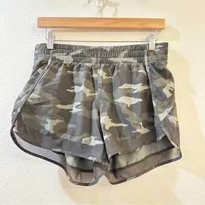 ATHLETA Women’s‎ Camo Mesh Pacer Run Short 4” Size Small thumbnail 4