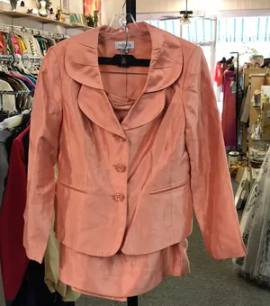 Size 12 two-piece skirt suit lined & lightweight thumbnail 1