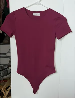 Babaton Aritzia Bodysuit Contour Short Sleeve thumbnail 1