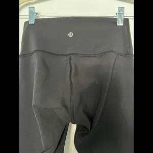 Lululemon Black Cropped Leggings Size 4 thumbnail 2