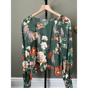 Anthropologie Tiny Scoop-Neck Raglan Green Floral Long Sleeve Top NWT Small thumbnail 5