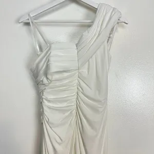MAC DUGGAL Ruched One-Shoulder Trumpet Gown in White Size US 2 thumbnail 10
