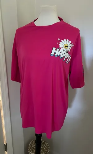 😄 Vibrant Pink Oversized Happy Daisies Short Sleeve Shirt thumbnail 1