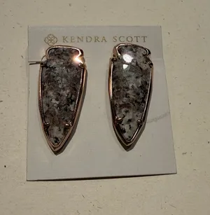 NWT RARE Kendra Scott Kathryn Arrowhead Earrings in gray granite and rose gold thumbnail 1