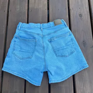 American Eagle Jean Shorts Relaxed Short Light Wash Blue Denim‎ Size 0 thumbnail 2