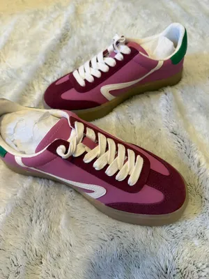 Steve Madden Pink & Magenta Low-Top Sneakers with White Accent. Green back. thumbnail 4