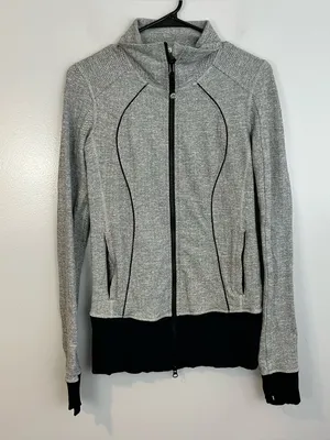 Lululemon Nice Asana Heathered Heringbone Grey Mock Neck Zip Up Jacket Size 6 thumbnail 2