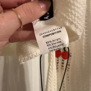 NWT Yozy Cherry Embroidered White Sweater Size L thumbnail 4